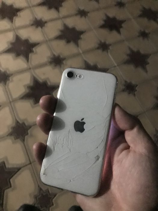 Айфон Se 128/75…