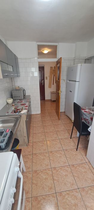 Proprietar ofer la chirie apartament 2 camere,decomandat,56mp,sec3