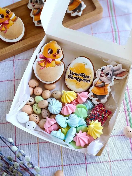 Подарочный бокс с пряниками и сладости