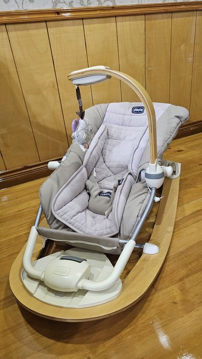 детское кресло-качалка (шезлонг) для новорождённых.