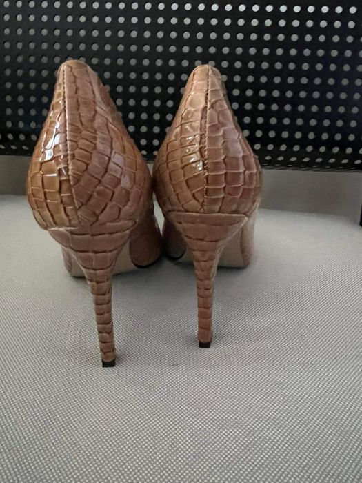 Нови обувки на ток номер 40