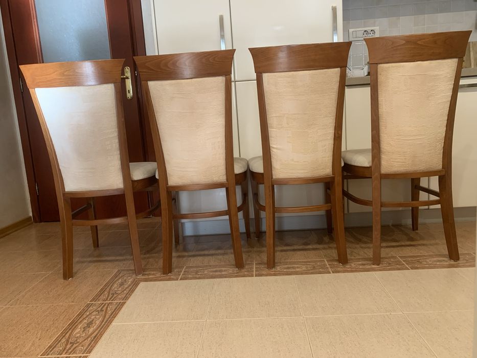 Комплект трапезни столове