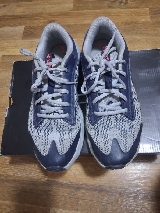 Pantofi sport under armour marimea 40, 25cm