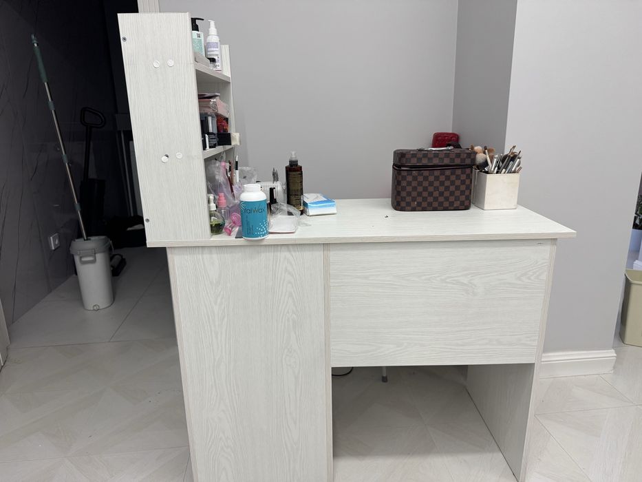 Маникюрный стол НЕ ДОРОГО