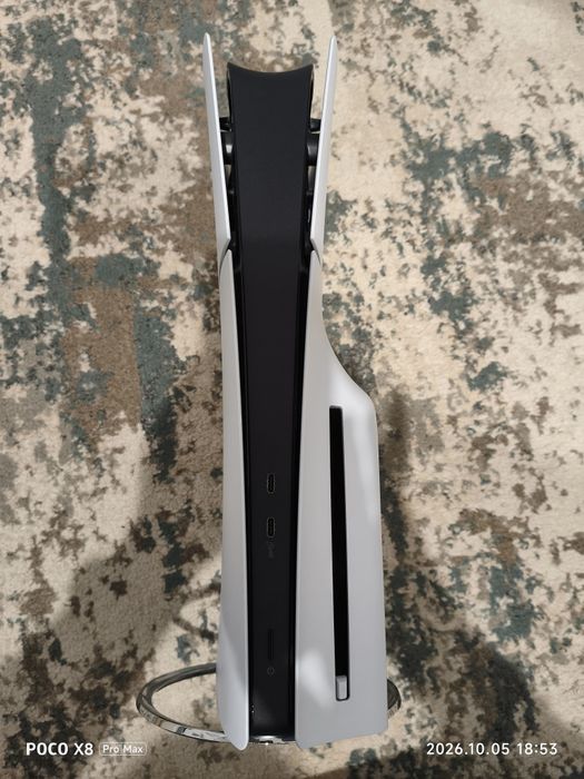Vând ps5 slim digital cu upgrade la disc drive și stand inclus
