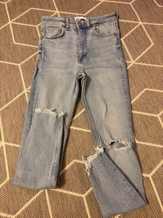 Продавам 3 чифта дънки без никакви забележки