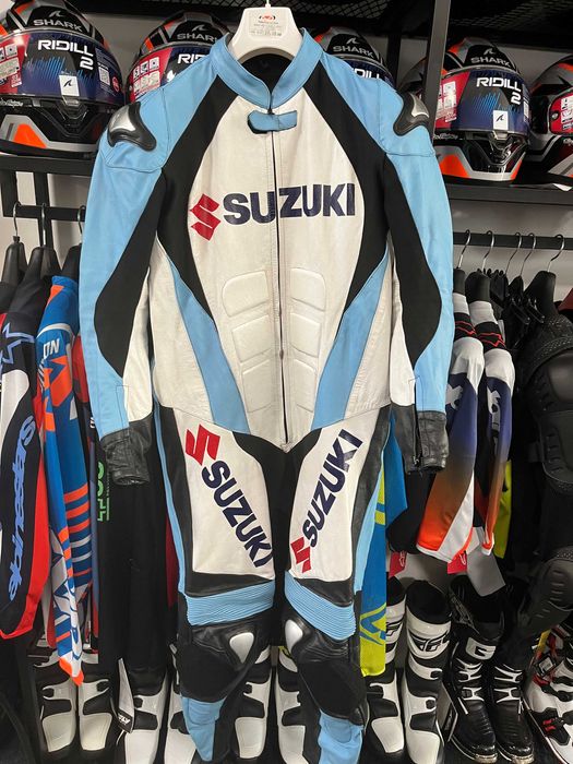 Кожен мото екип SUZUKI GSXR ,размер 54 М/L,1 част,гърбица,протектори