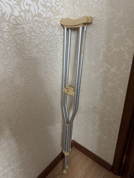 Отдам даром костыли