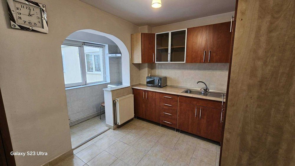 Apartament 2 camere decomandat in Onesti, zona de sus.