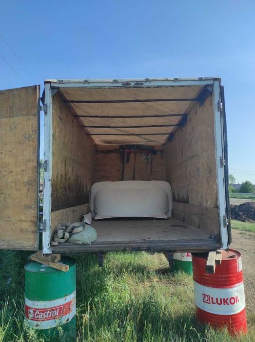 Будка с распашными воротами