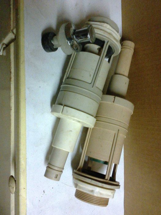 Продавам WC казанче и Още