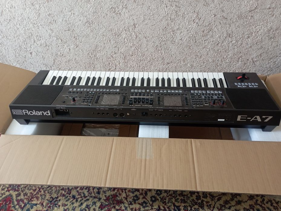 Срочно Роланд ЕА7 сотилади упаковка