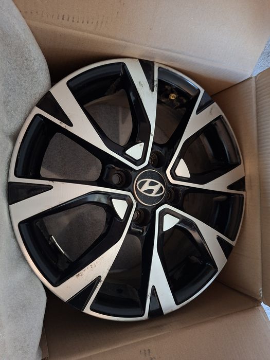 Продам литые диски. Диаметр 15.