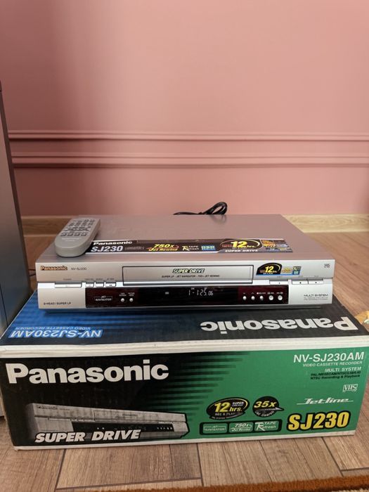 Продается телевизор кино театр   Panasonic с новый видеомагнитафоном