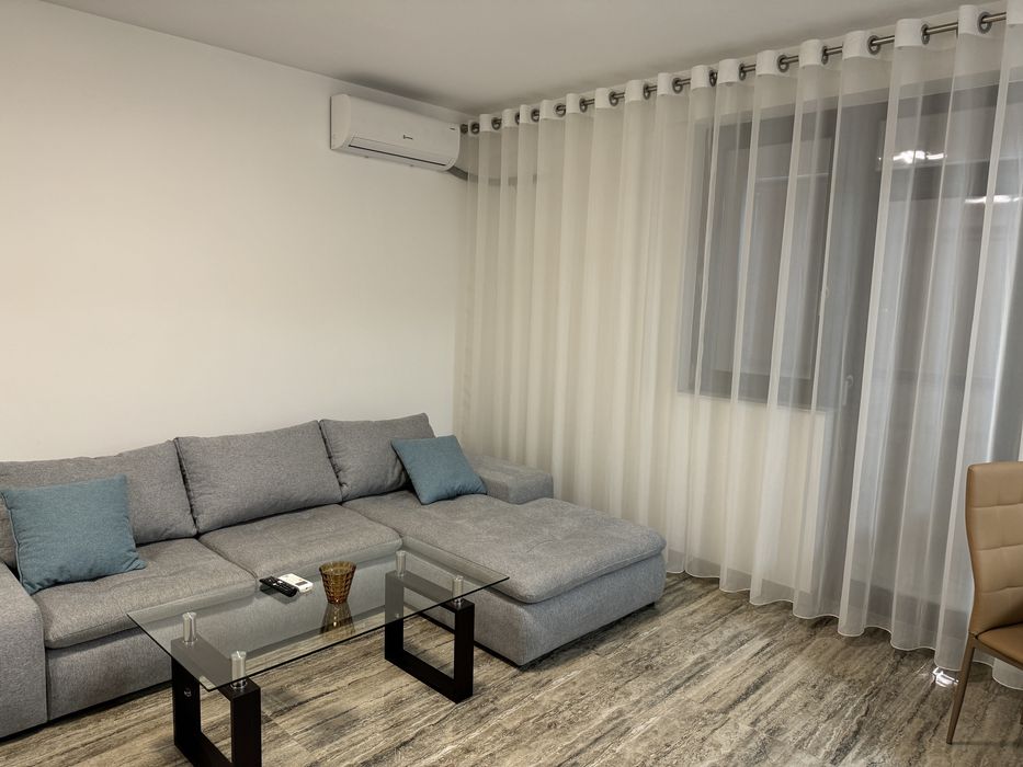 Inchiriez apartament Rovine