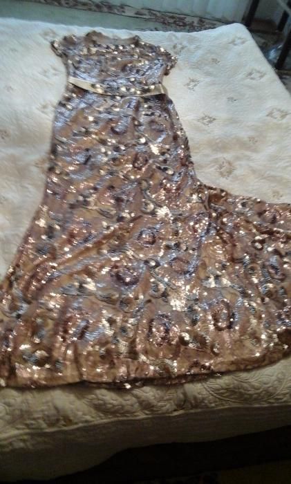 oferta-rochie lunga de ocazie din paiete aurii -tina raiciu-REDUCERE