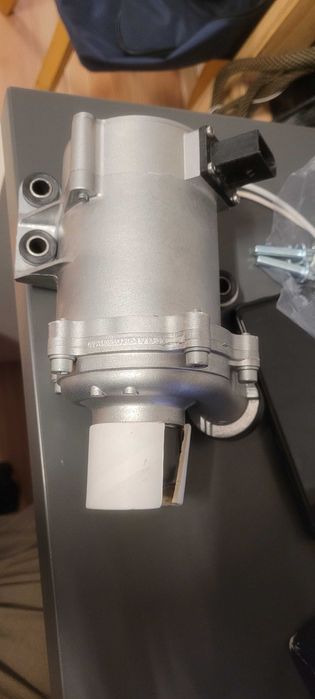 Комплект водна помпа SIL и термостат Mahle за BMW N20B20