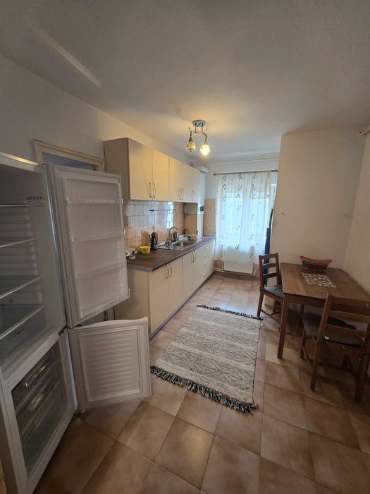 Inchiriez apartament 2 camere central Mamaia