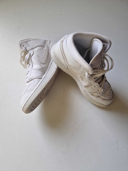Jordan 1 Mid Triple White оригинални кецове