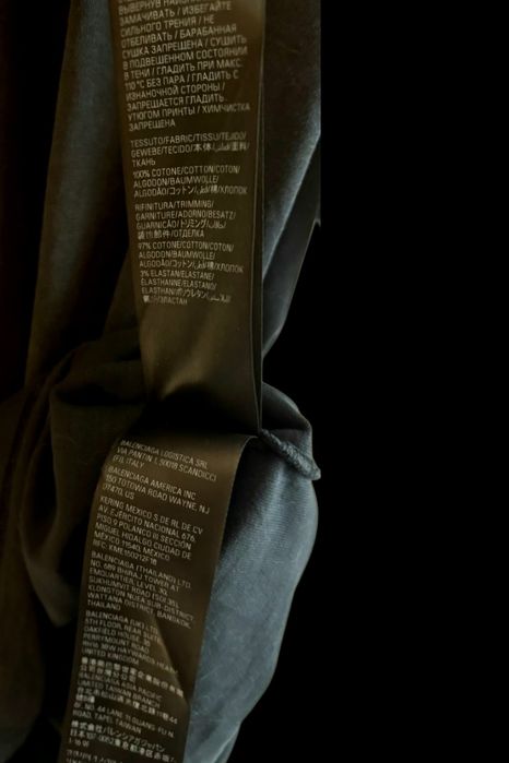 Tricou balenciaga tape
