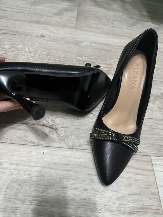 Женские черные туфли