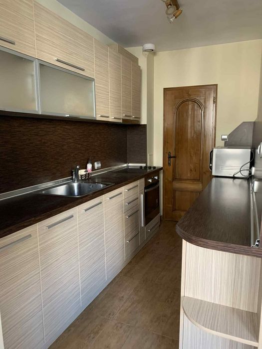 Дава се под наем Тристаен апартамент в Ловеч, Център - 90 кв.м за 357 € - Снимка #4