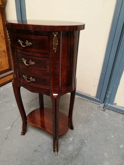 Comodina in stil francez cu 3 sertare ,intarsii și elemente bronz o pi