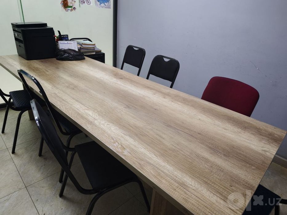 O'quv markazi uchun doska stol stullar