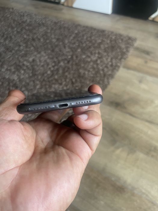 Vând telefon iphone 11