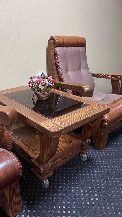 Диваны и кресло под старину