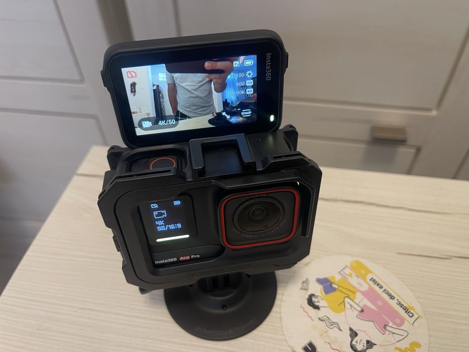 Insta360 - Ace Pro, 8K , camera actiune + accesorii , prindere casca  si 3 acumulatori  noi  + SD 64  : Bucuresti