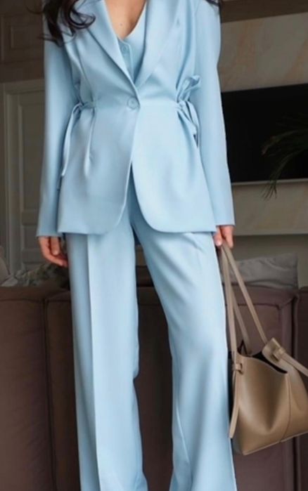 Costum dama, colecție nouă Italia.