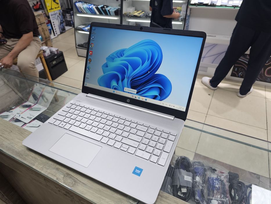 HP 15s-fqoo7nia  для дома и оффиса!