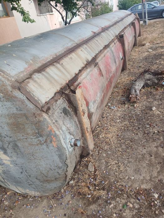 Vând bazin de inocs  de 8000 de litri