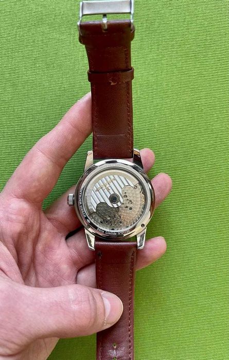 Автоматические мужские часы.