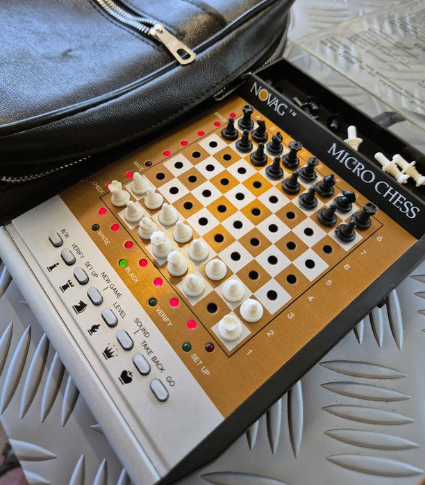 Ретро компютърен шах Novag Micro Chess
