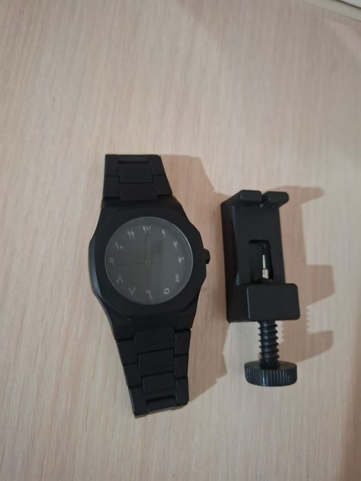 Часы черно матовые