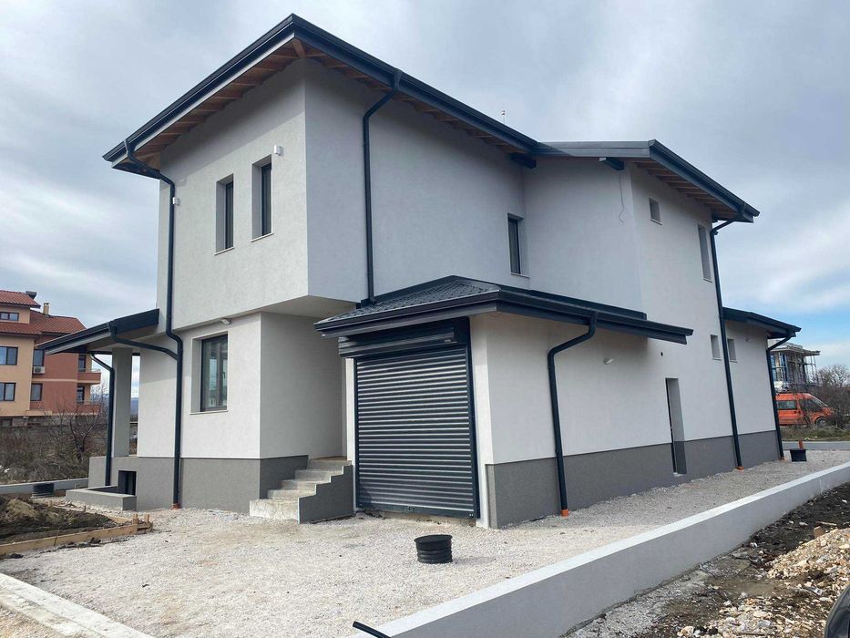 Продава се Къща в Пловдив, Остромила - 380 кв.м за 1048 €/кв.м - Снимка #3