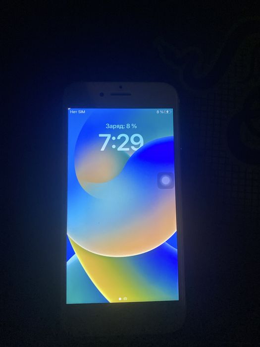 Продам iphone 8.