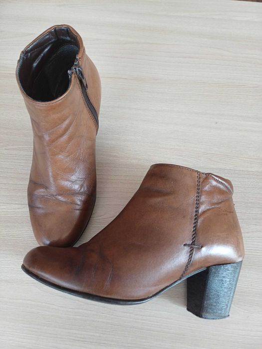 Botine piele , mar 35