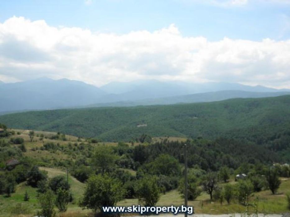 Имот с гледки към планината в Гуцал!