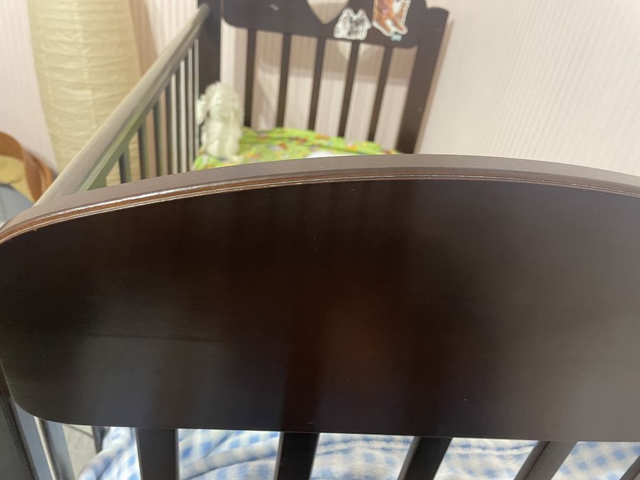 Детская кроватка с маятником