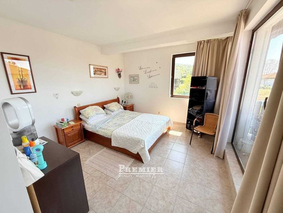 Двуетажна самостоятелна къща