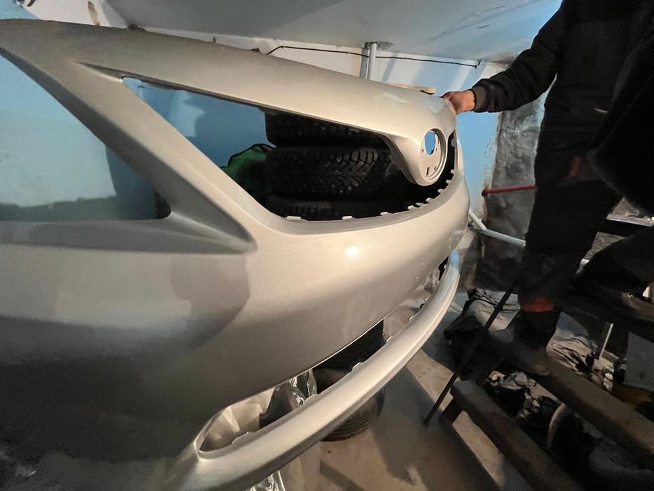 Передний бампер Toyota corolla