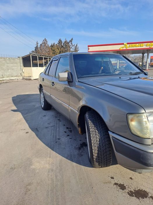 Продам мерс 124 2.3 миханика