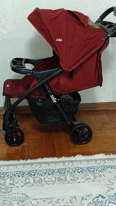 Продам коляску joie