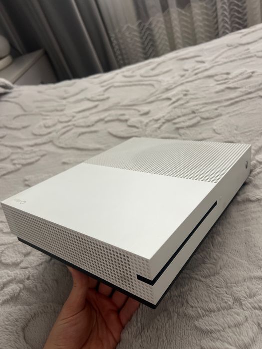 Xbox One S 1TB utilizat