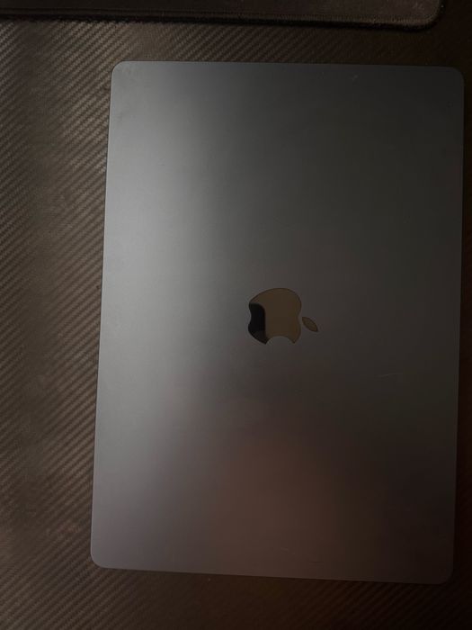 Продавам Apple MacBook Air 15-inch (M3)