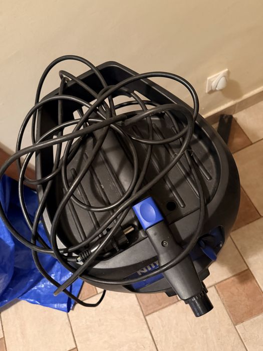 Aspirator profesional Nilfisk