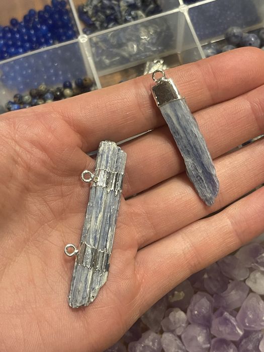 Кутия мъниста за бижута — естествени полускъпоценни камъни и други